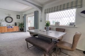 Lounge/Diner- click for photo gallery